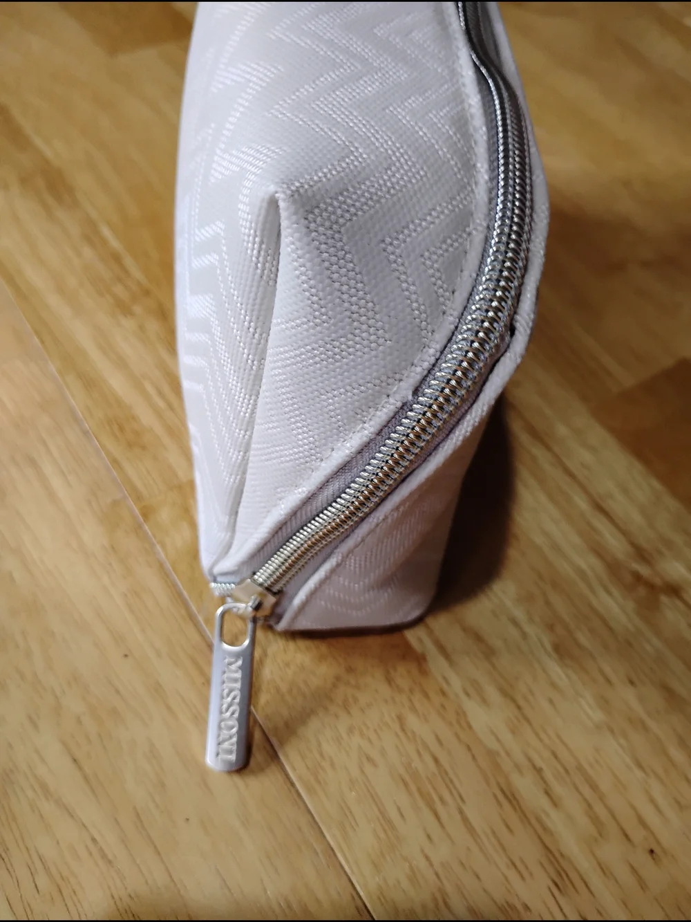 Missoni Delta Airlines Cream Chevron Zip Cosmetic Pouch with Gold Logo